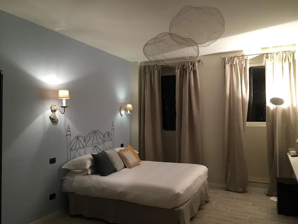 So&Leo Guest House Генуя