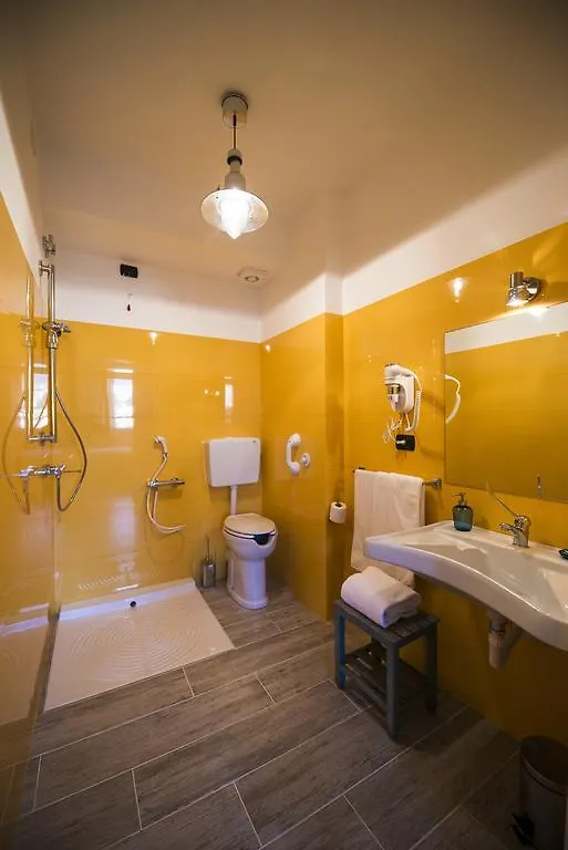So&Leo Guest House Генуя