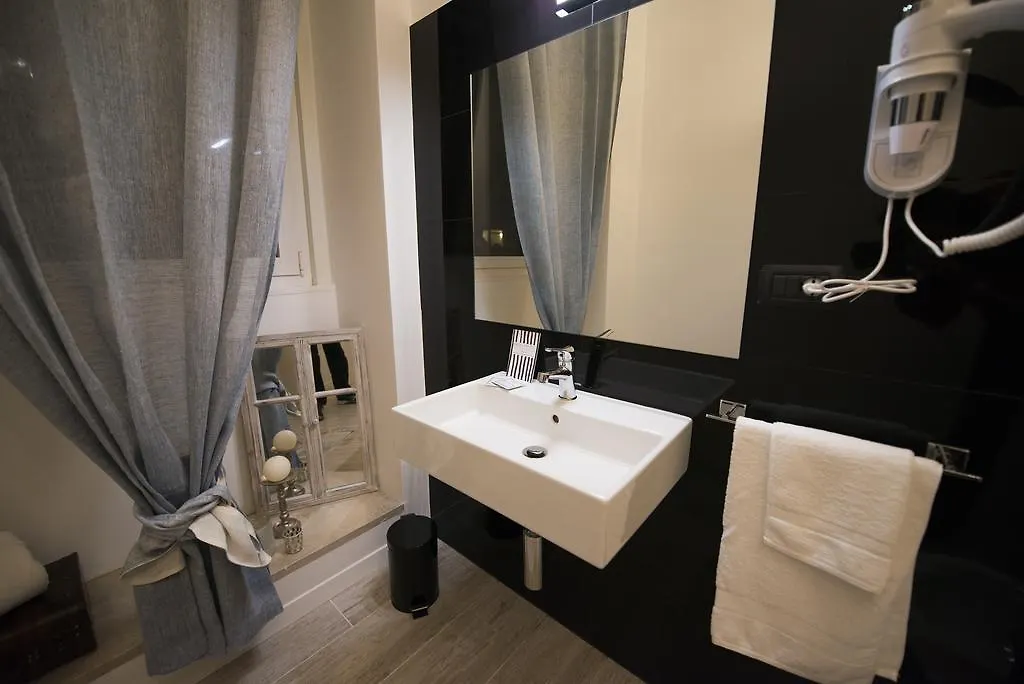 So&Leo Guest House Генуя