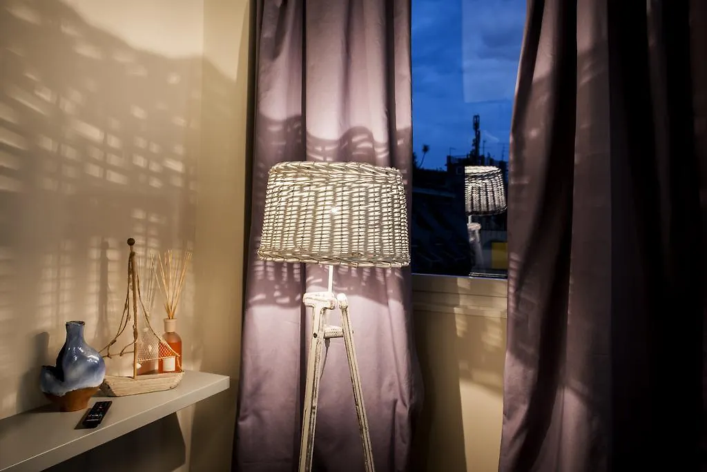 So&Leo Guest House Генуя Италия